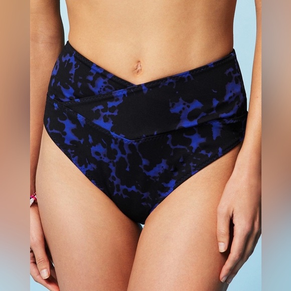 Fabletics High-Waisted Cross Over Swim Bottom Sz Large - Picture 1 of 6